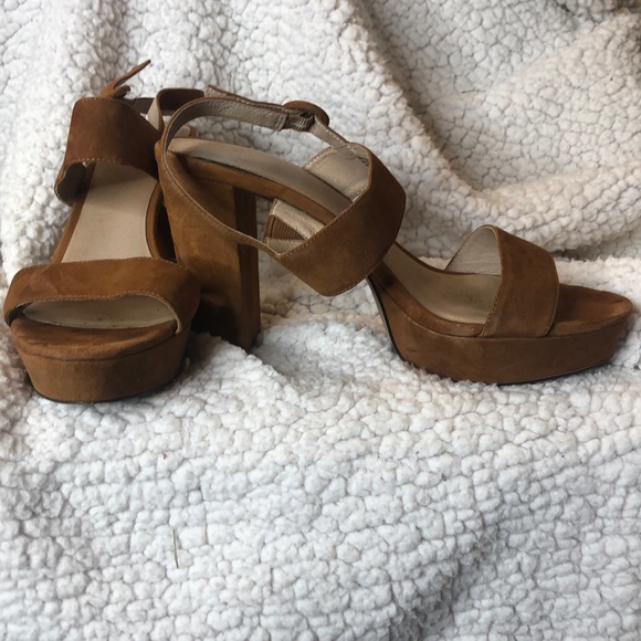 Alex & Alex Tan Heels - Picture 2 of 3